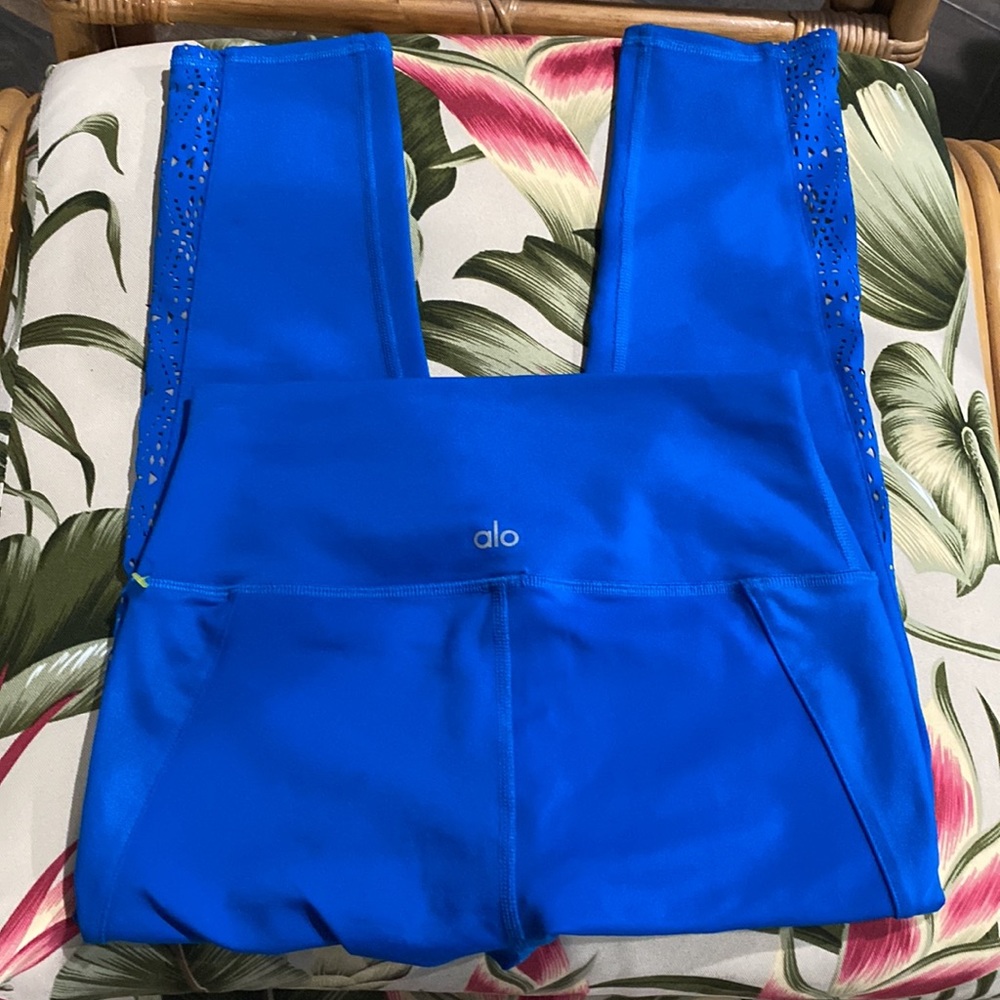 ALO YOGA high waisted leggings 21” size SMALL